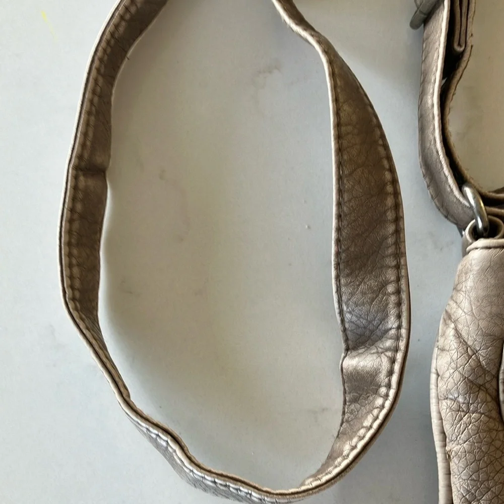 Tan Crossbody Bag with Adjustable Strap and Utilitarian Design - Picture 3 of 7